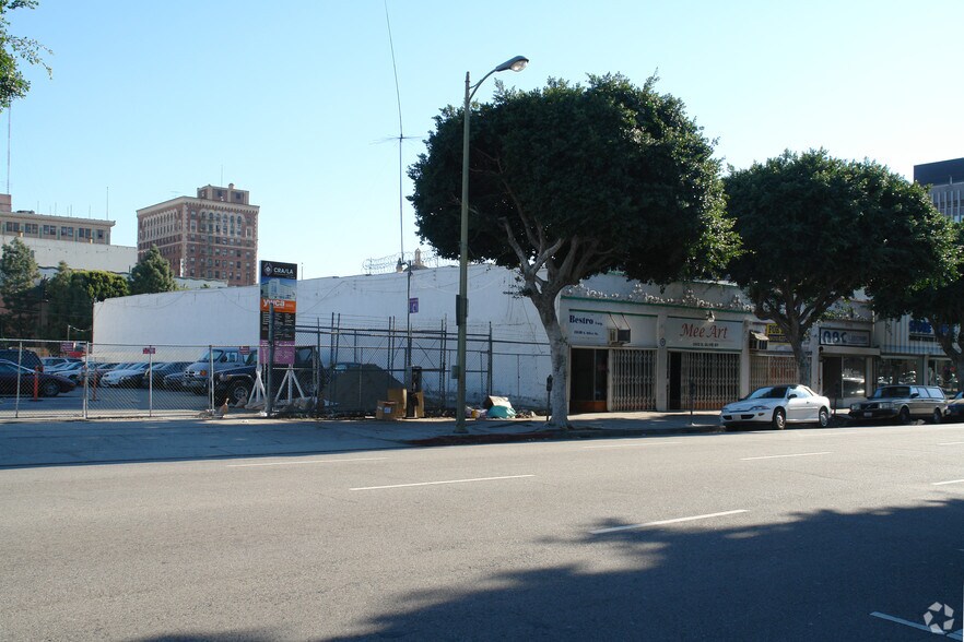 1040-1050 S Olive St, Los Angeles, CA à louer - Photo du bâtiment - Image 3 de 42