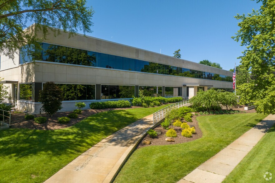 645 W Grand River Ave, Howell, MI à louer - Photo du bâtiment - Image 3 de 31