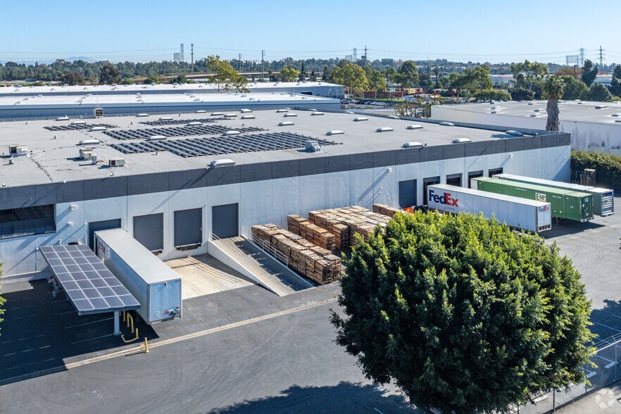 2850 E El Presidio St, Long Beach, CA for lease - Building Photo - Image 3 of 5