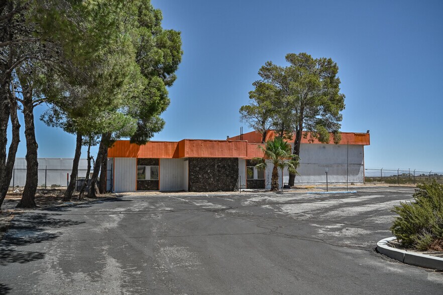 1100 Monache Mountain ave, Inyokern, CA à louer - Photo du bâtiment - Image 3 de 9