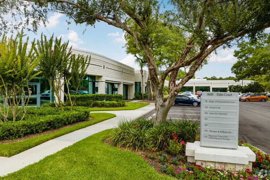 8600 Hidden River Pky, Tampa, FL à louer - Photo du bâtiment - Image 3 de 27