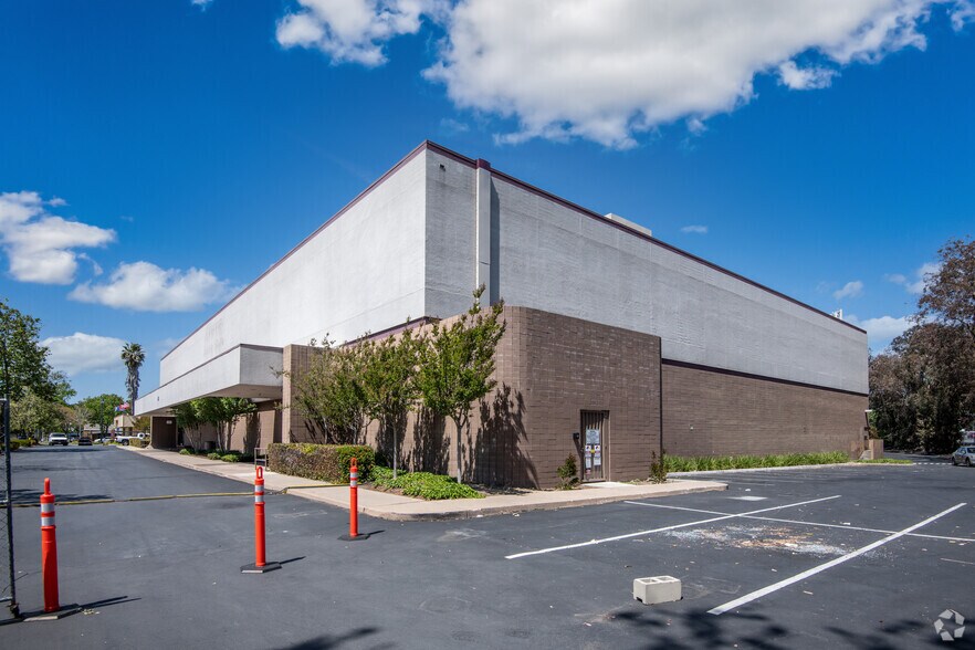 685 Contra Costa Blvd, Pleasant Hill, CA à louer - Photo du bâtiment - Image 2 de 4