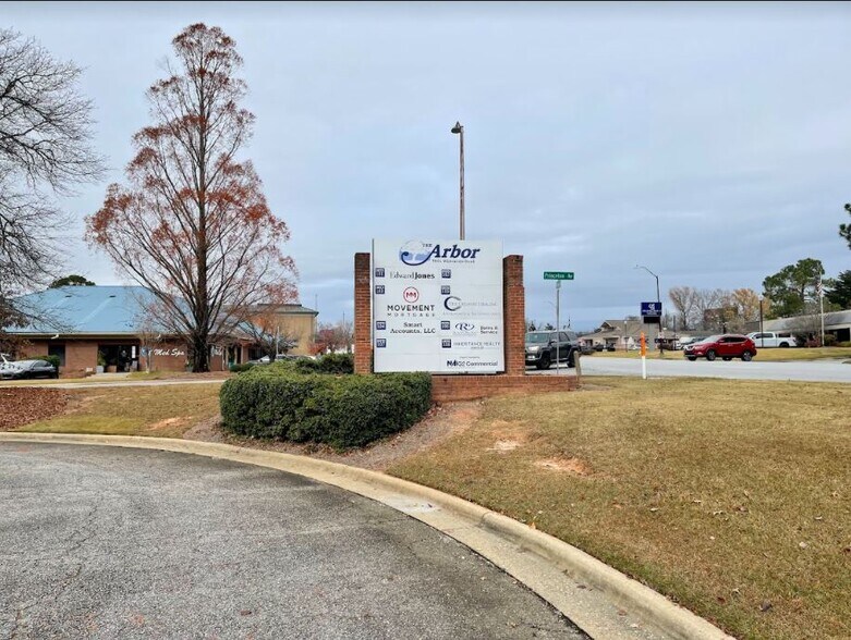 5651 Whitesville Rd, Columbus, GA à louer - Photo du bâtiment - Image 2 de 2