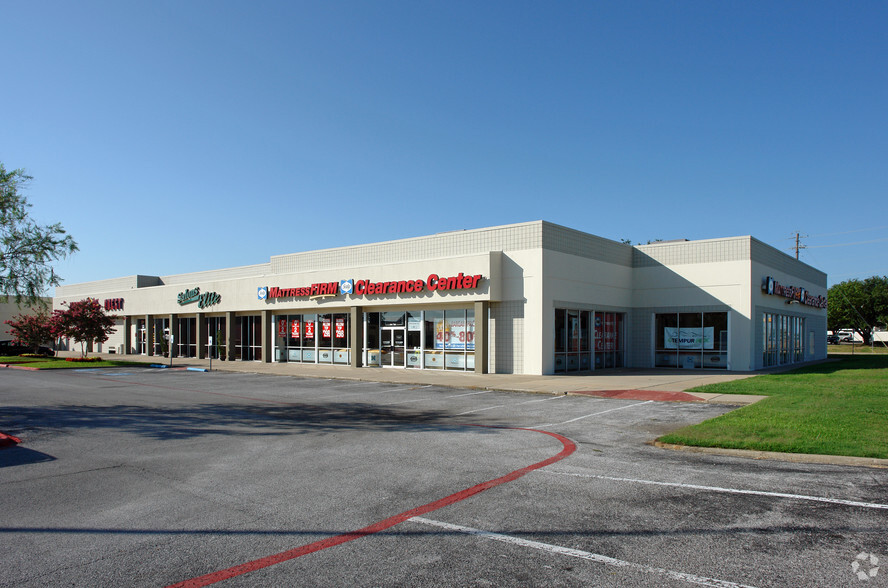 1330 N Town East Blvd, Mesquite, TX for lease - Primary Photo - Image 2 of 5