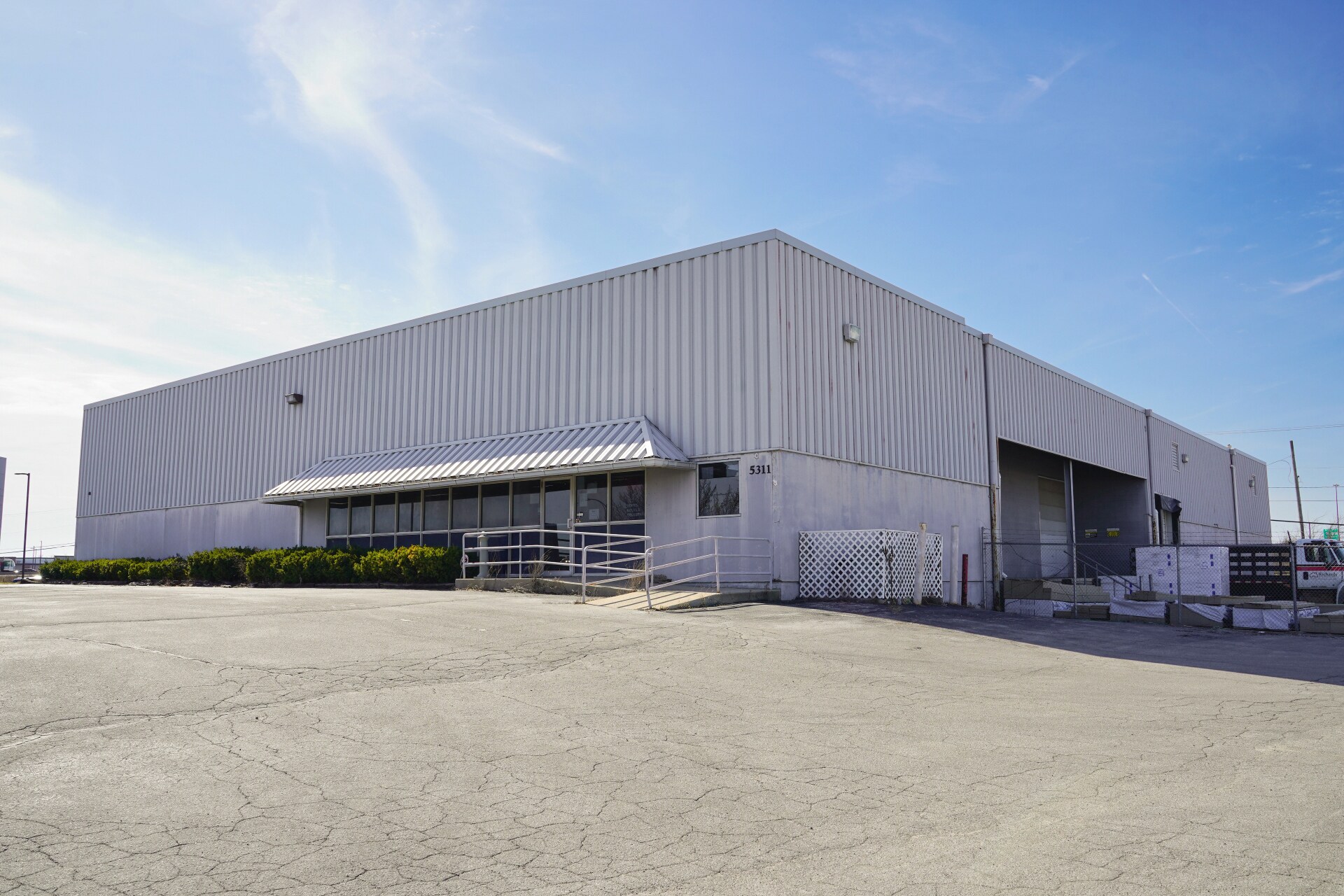 5311 Distribution Dr, Fort Wayne, IN à vendre Photo du bâtiment- Image 1 de 1