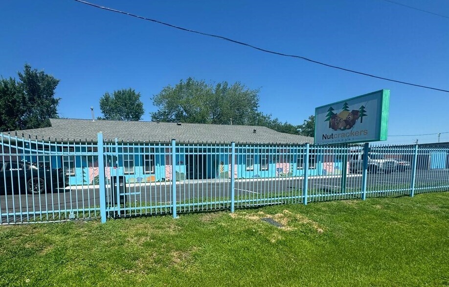 8128 Braewick Dr, Houston, TX à vendre - Photo du bâtiment - Image 2 de 39