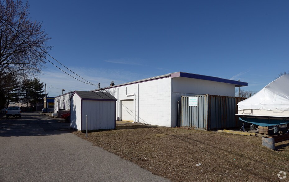 1620 Post Rd, Warwick, RI à vendre - Photo du bâtiment - Image 2 de 5