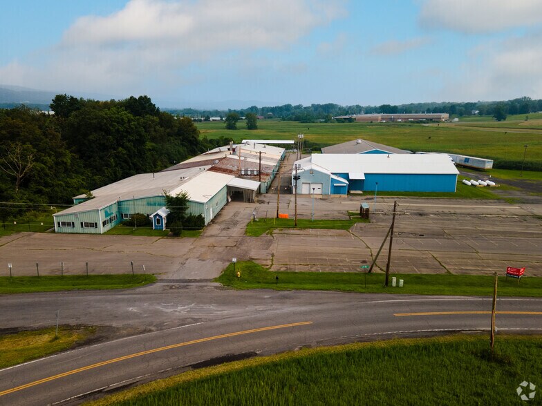 2 Flint Mine Rd, Coxsackie, NY à vendre - Photo du bâtiment - Image 2 de 52