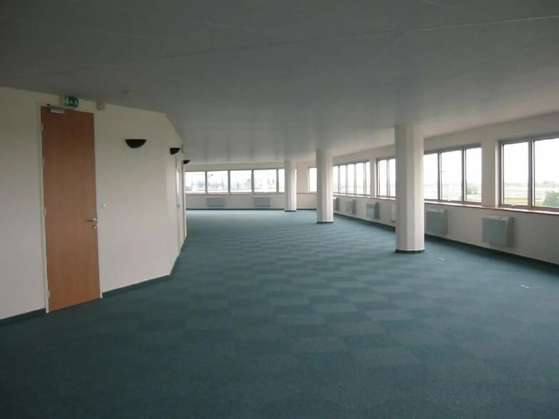 3 Place De Berlin, Tremblay-en-France for lease - Interior Photo - Image 2 of 10