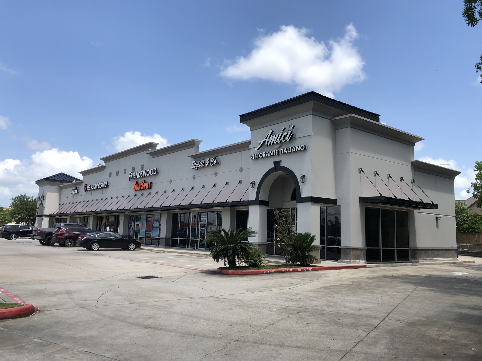 709 W Parkwood Ave, Friendswood, TX for lease Primary Photo- Image 1 of 6