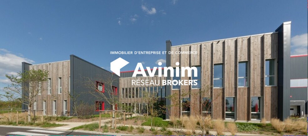 Industrial in Le Thillay for lease - Building Photo - Image 2 of 2