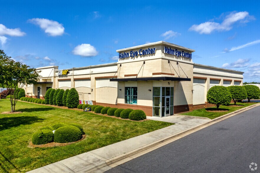 8506 S Tryon St, Charlotte, NC à louer - Photo du bâtiment - Image 2 de 6