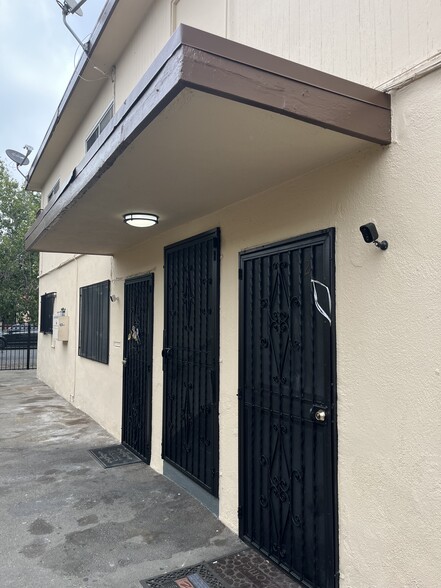 724 E 32nd St, Los Angeles, CA à vendre - Photo du bâtiment - Image 2 de 16