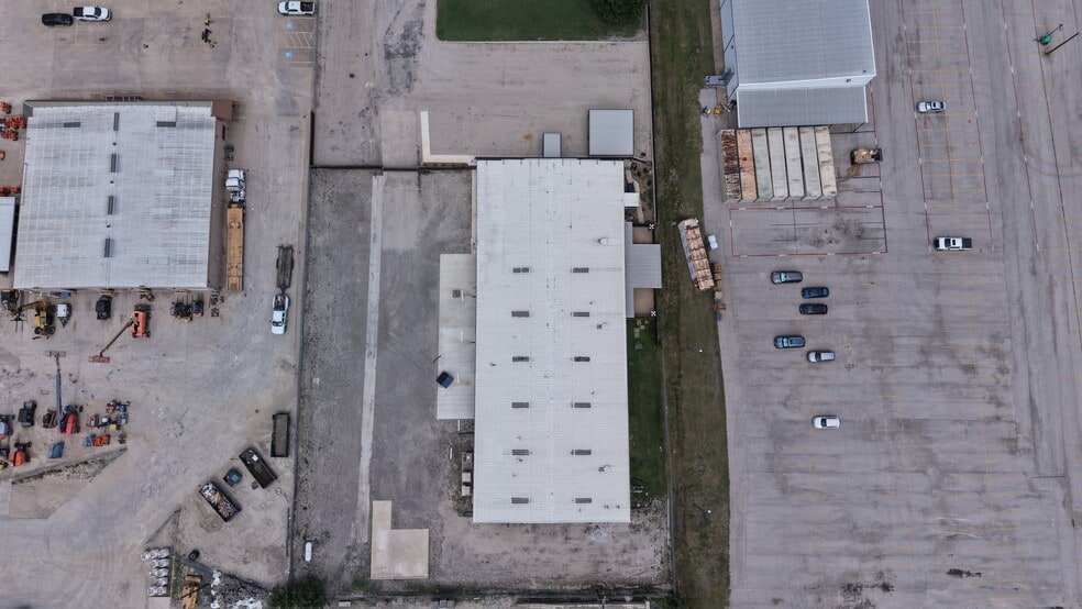 6850 N Interstate 35e E, Waxahachie, TX for lease - Aerial - Image 3 of 9