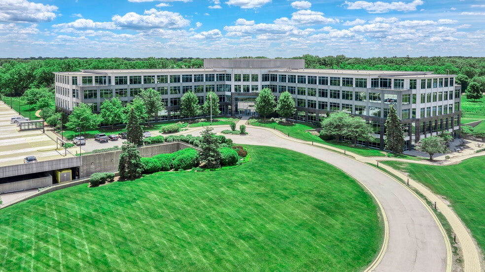 1900 West Field Ct, Lake Forest, IL for lease - Building Photo - Image 3 of 4