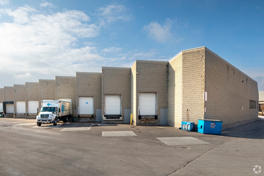 6625 Tomken Rd, Mississauga, ON for lease - Building Photo - Image 2 of 8