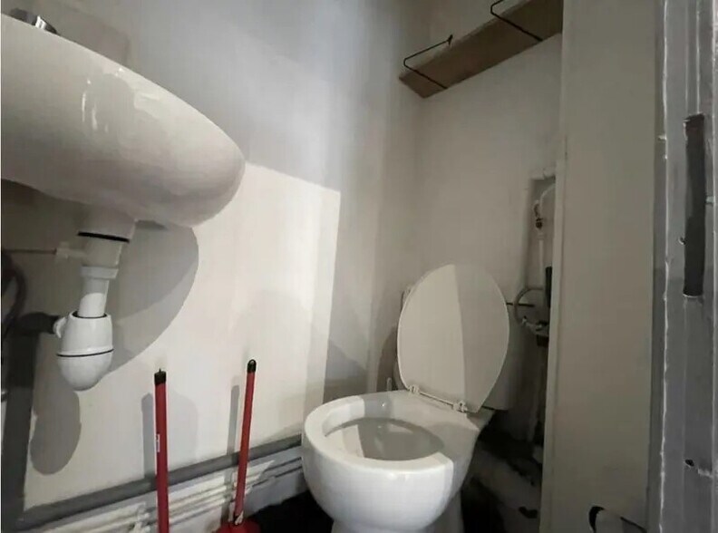 Retail in Paris for lease - Building Photo - Image 3 of 5