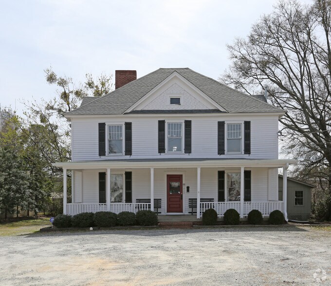 5449 Peachtree Rd, Atlanta, GA à louer - Photo du bâtiment - Image 2 de 17