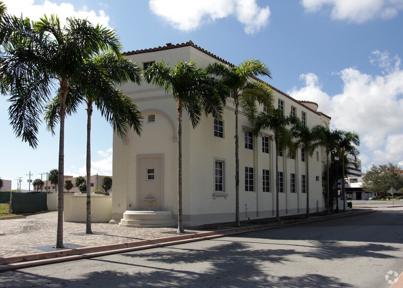 2901 Ponce de Leon Blvd, Coral Gables, FL à louer - Photo du bâtiment - Image 3 de 9