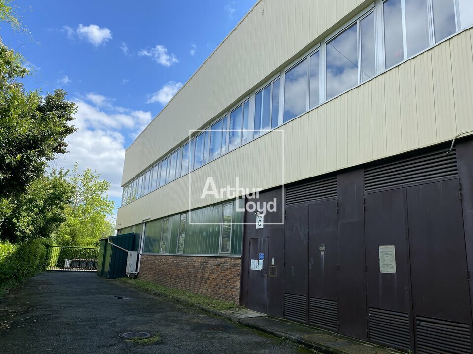 Flex in Ris-Orangis for lease Building Photo- Image 1 of 7