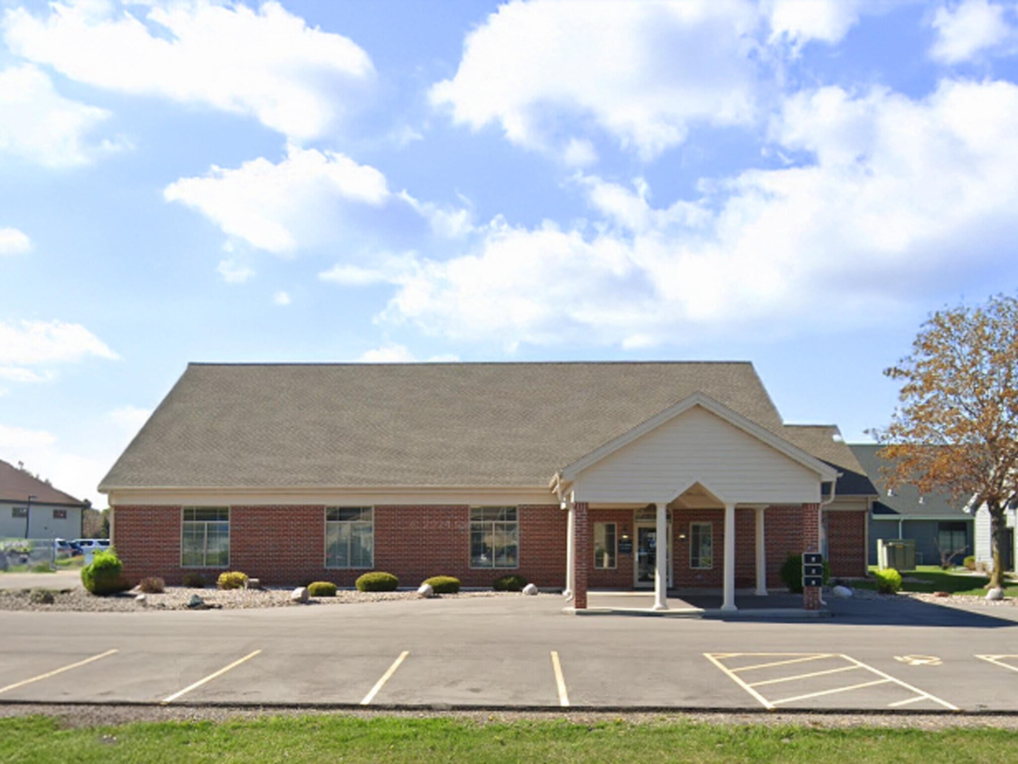 101 S Pioneer Rd, Fond Du Lac, WI à louer Photo du bâtiment- Image 1 de 8