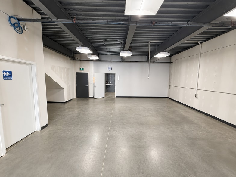 118 Provincial Ave, Sherwood Park, AB for lease - Building Photo - Image 3 of 8