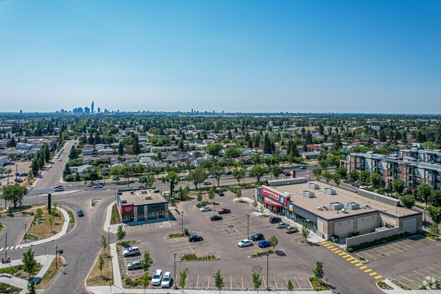 9960 137 Av NW, Edmonton, AB à louer - Aérien - Image 3 de 4