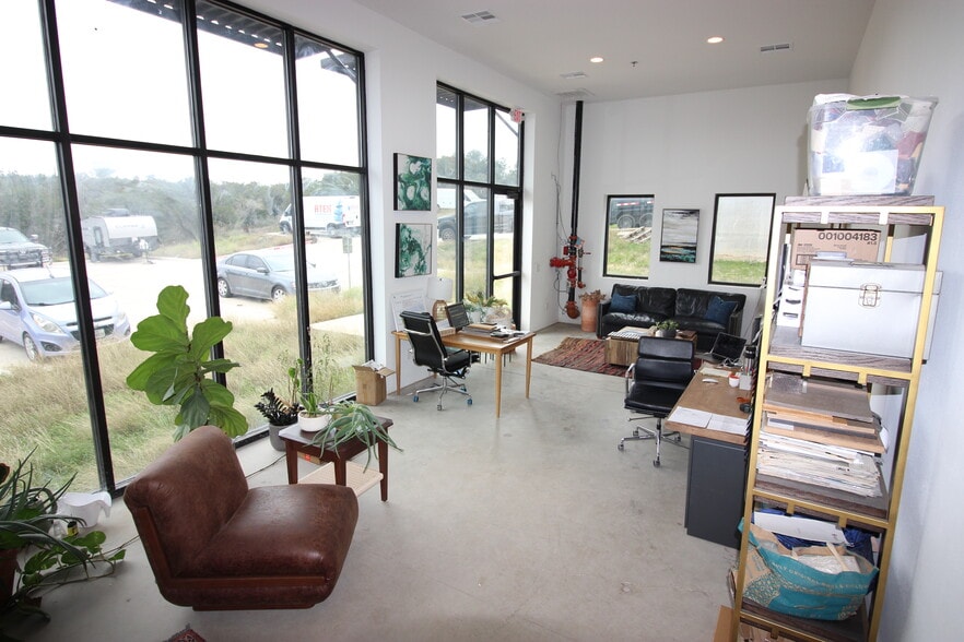 9417 Circle Dr, Austin, TX for lease - Lobby - Image 3 of 12