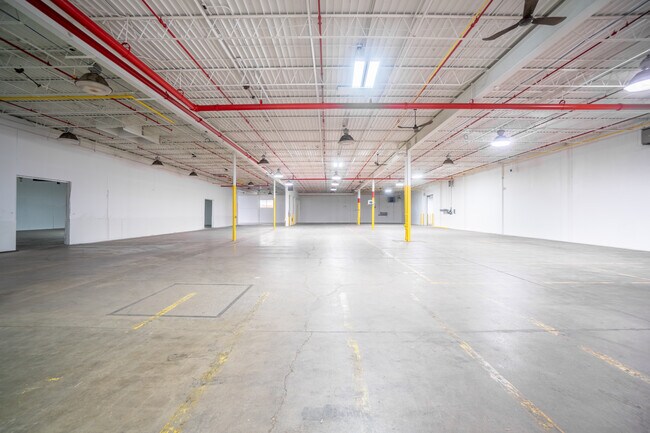 Plus de détails pour 4609-4801 W Woolworth Ave, Milwaukee, WI - Industriel à louer