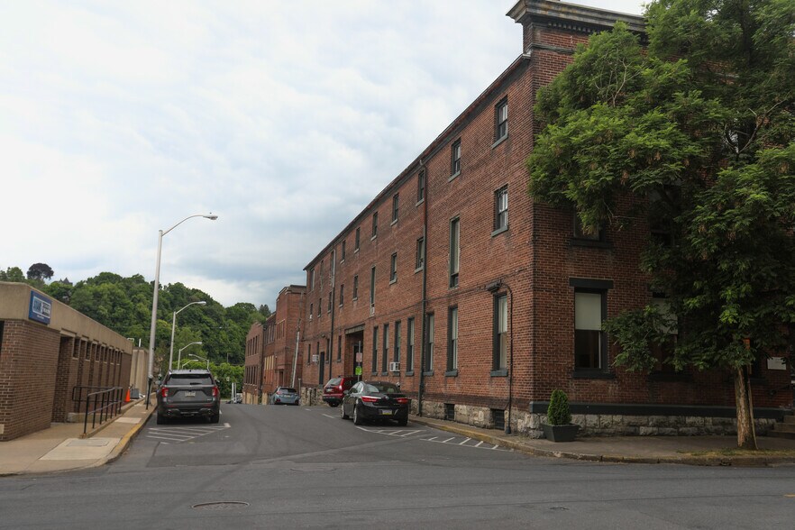 230-234 Ferry St, Easton, PA à vendre - Photo principale - Image 1 de 54