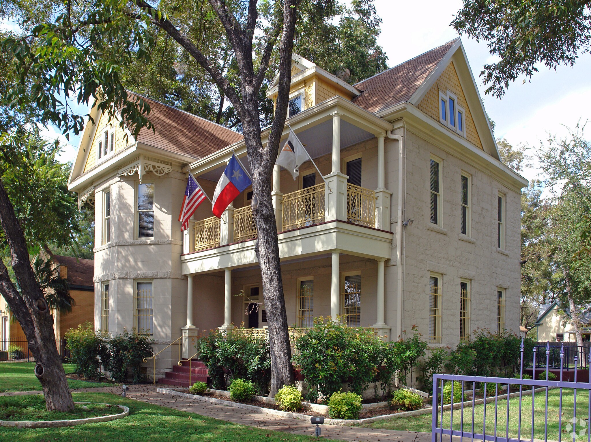 1402 E Cesar Chavez St, Austin, TX à louer Photo du bâtiment- Image 1 de 18