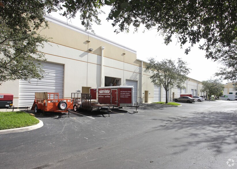 1005 NW 31st Ave, Pompano Beach, FL à louer - Photo du bâtiment - Image 3 de 6