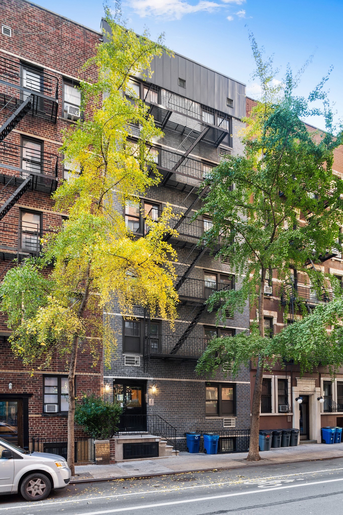 342 E 55th St, New York, NY à louer Photo du bâtiment- Image 1 de 9