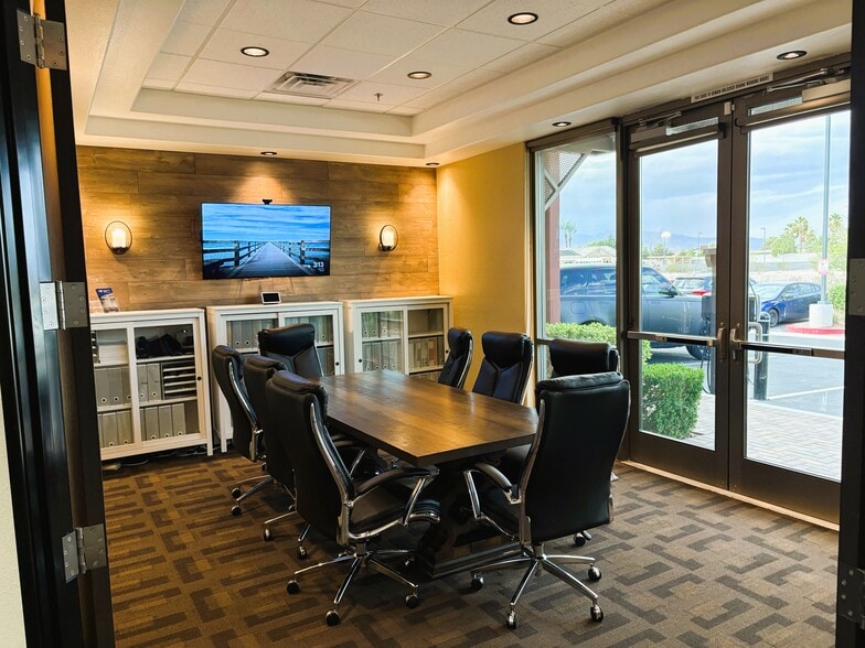 5915 Edmond St, Las Vegas, NV à vendre - Photo du bâtiment - Image 2 de 12