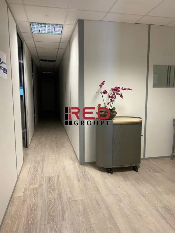 Office in Gardanne for lease Building Photo- Image 1 of 6