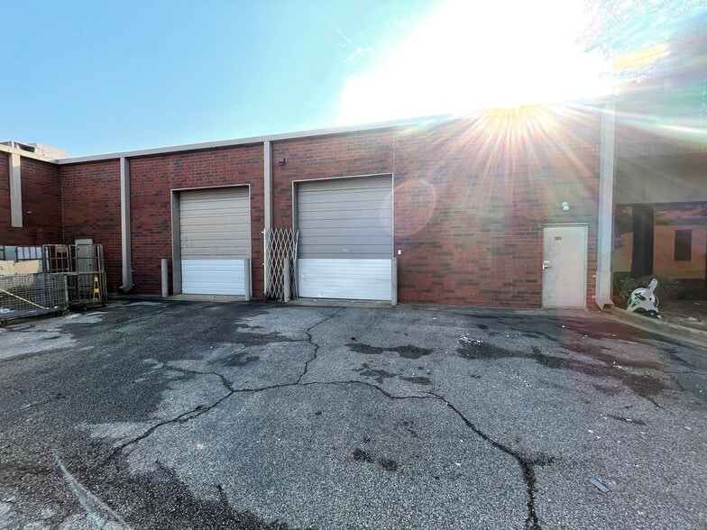 4135-4165 Willow Lake Blvd, Memphis, TN for lease - Building Photo - Image 2 of 10