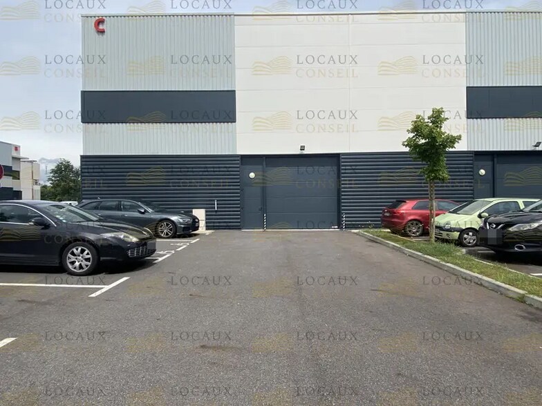 Flex dans Neuville-sur-Oise à louer - Photo du bâtiment - Image 2 de 4