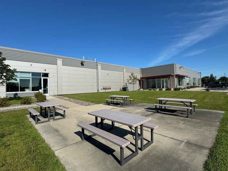 7900 Chicago Ave, Bloomington, MN à louer - Photo du bâtiment - Image 2 de 2