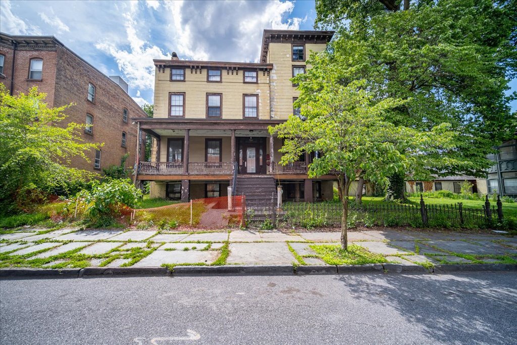 75 Grand St, Newburgh, NY à vendre Photo principale- Image 1 de 5