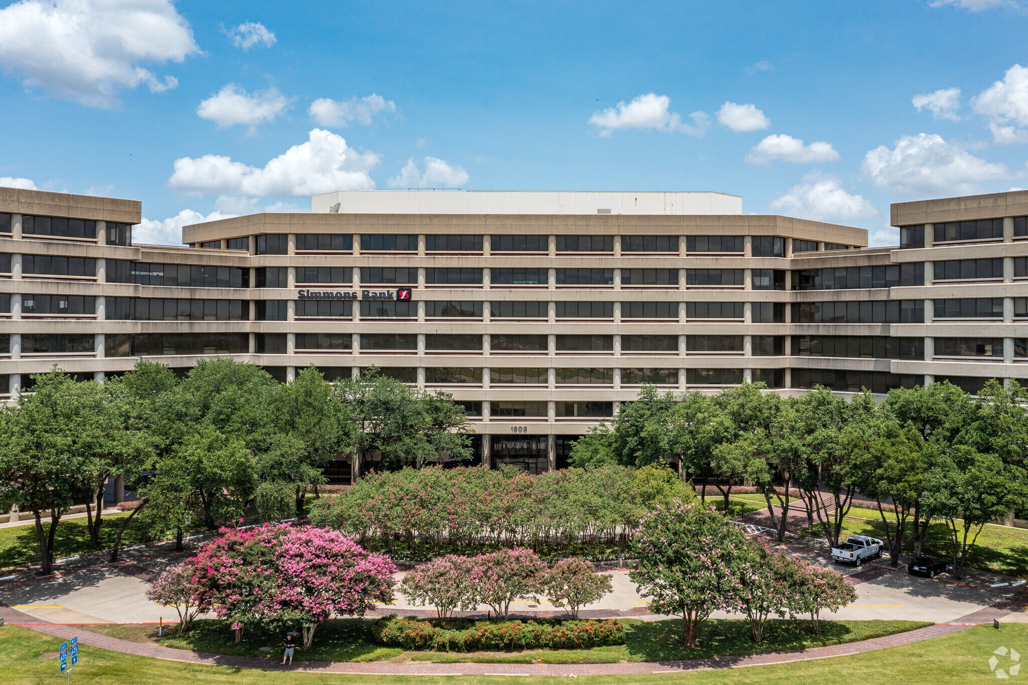 1603 Lyndon B Johnson Fwy, Dallas, TX à louer Photo du bâtiment- Image 1 de 10