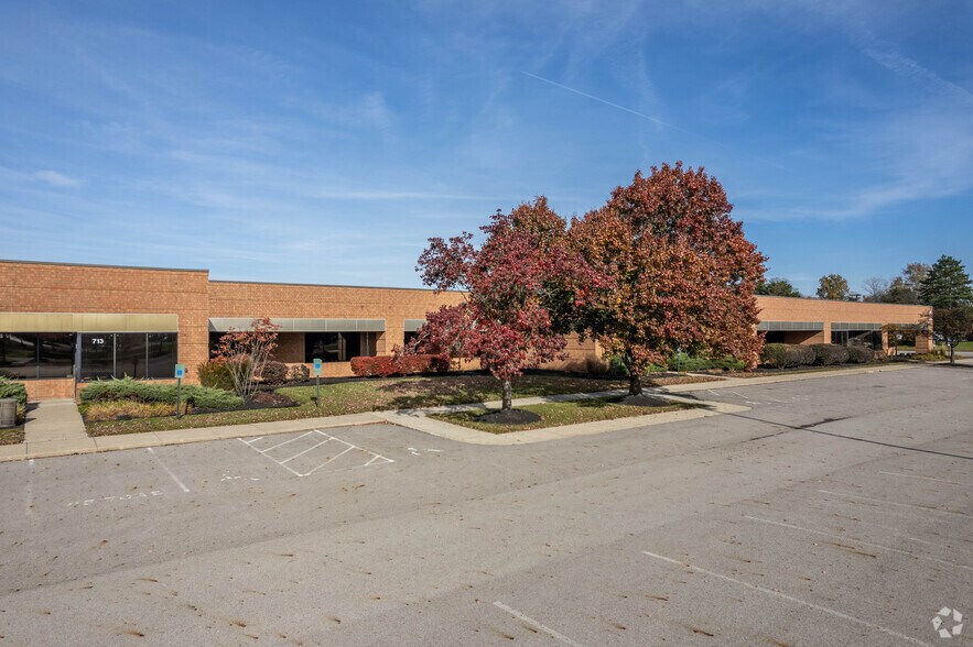 701-719 Brooksedge Plaza Dr, Westerville, OH à louer - Photo du bâtiment - Image 2 de 5