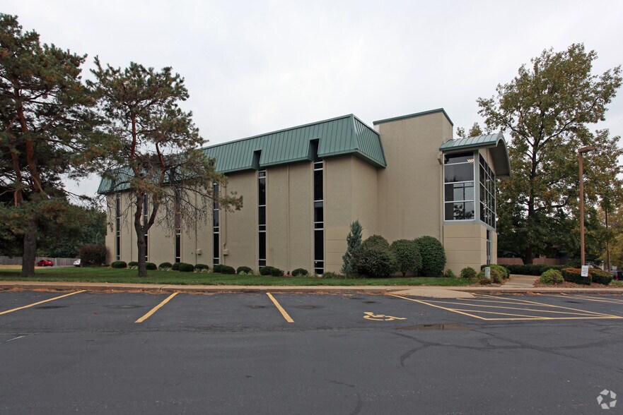 8665 W 96th St, Overland Park, KS à louer - Photo du bâtiment - Image 2 de 9