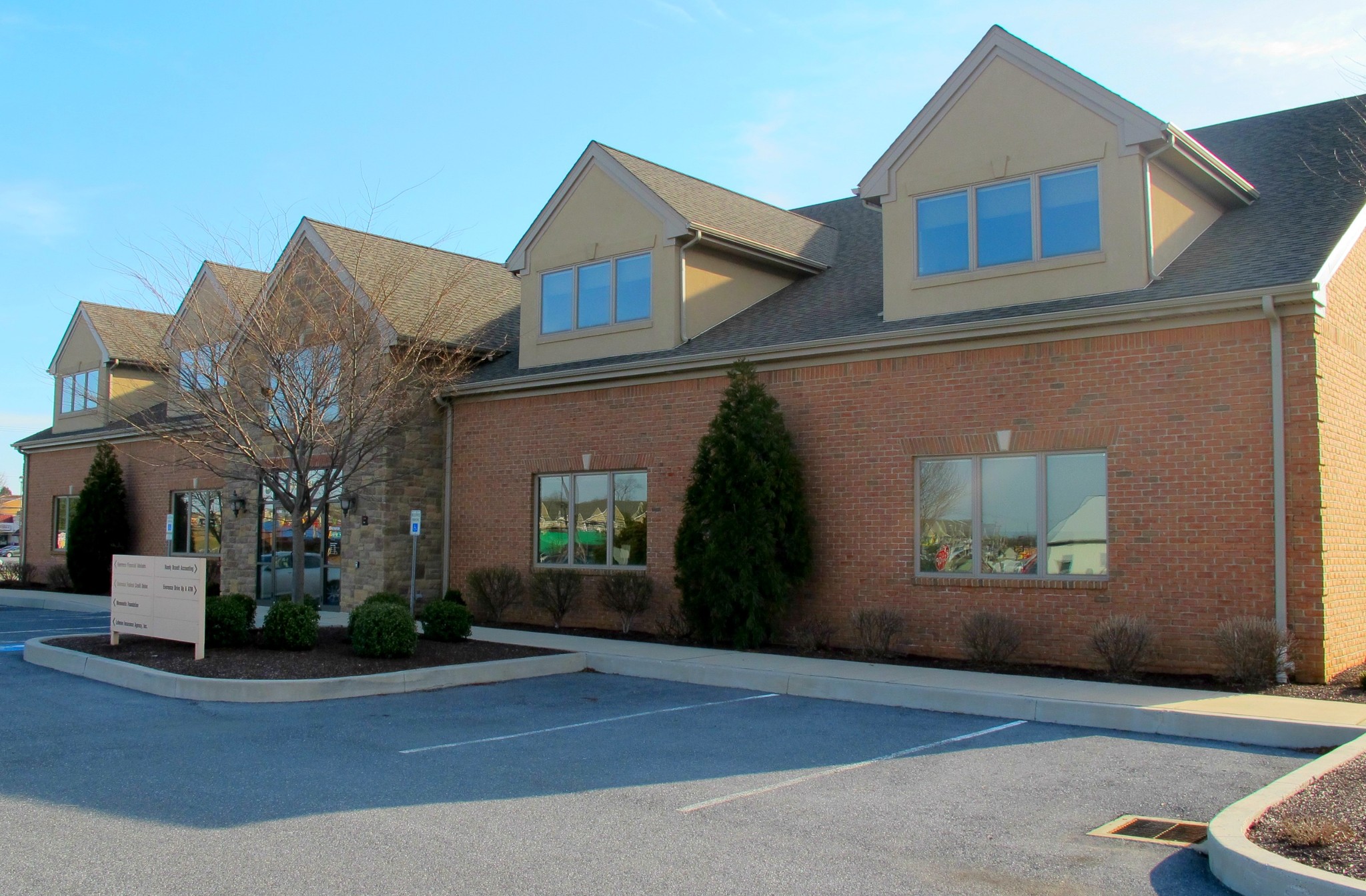 960 E Main St, Mount Joy, PA for lease Primary Photo- Image 1 of 15