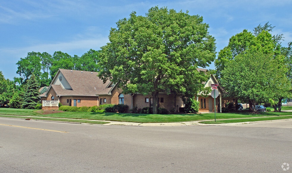 5975 Kentshire Dr, Kettering, OH for lease - Building Photo - Image 3 of 15