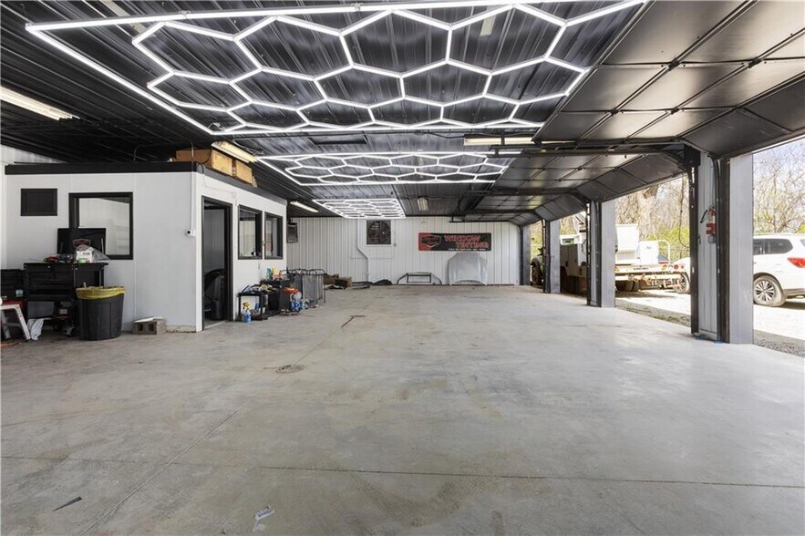 3709 Pickett Rd, Saint Joseph, MO à vendre - Photo du bâtiment - Image 3 de 44