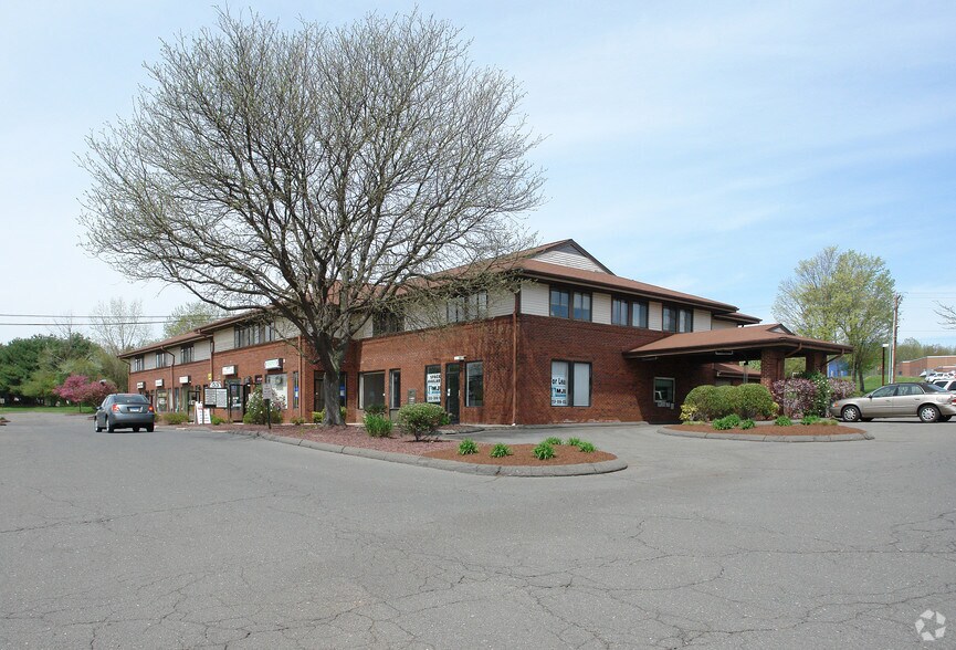 53 New Britain Ave, Rocky Hill, CT à louer - Photo du bâtiment - Image 2 de 4