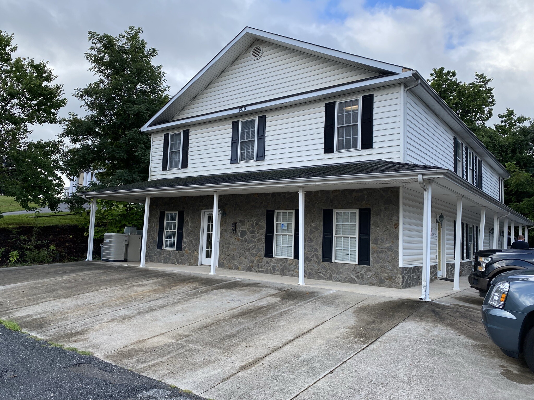 806 E Main St, Bedford, VA à vendre Photo du bâtiment- Image 1 de 1