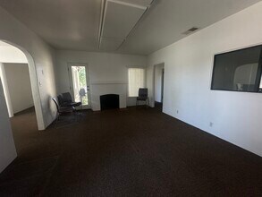 2017 Brundage Ln, Bakersfield, CA for lease Building Photo- Image 2 of 15