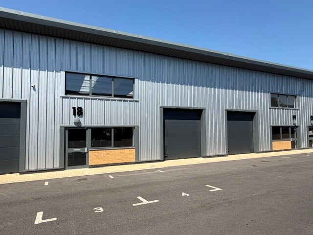 Commerce Close, Westbury à louer Photo du bâtiment- Image 1 de 3