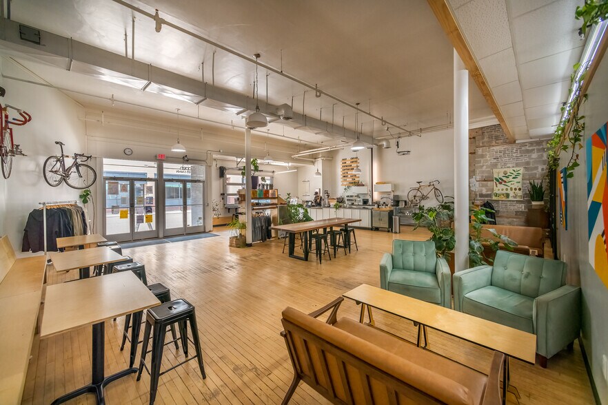 105 S Main St, Ishpeming, MI à vendre - Photo du bâtiment - Image 3 de 36